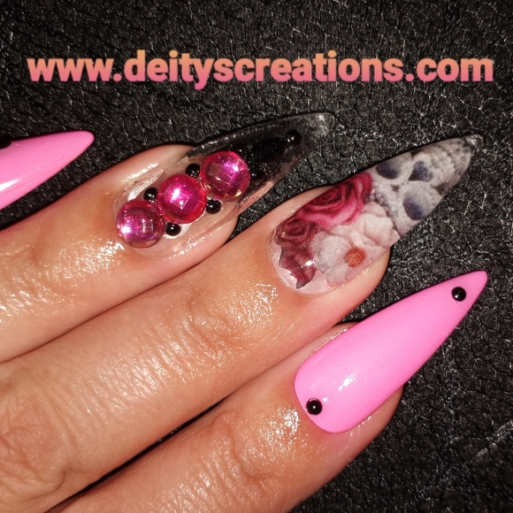 sugar skull n rose with gems pastel pink  Halloween Gothic Nails - Picture 2 of 2